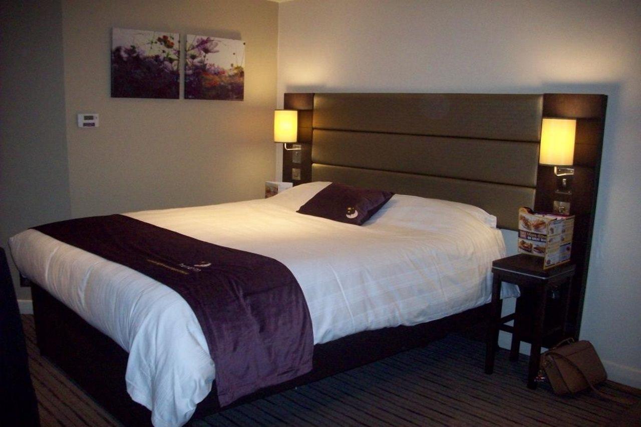 Premier Inn Milton Keynes South West Екстериор снимка