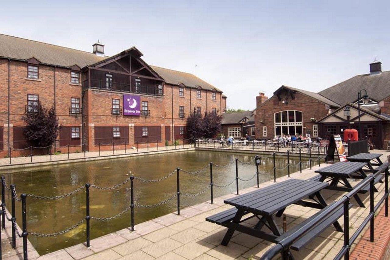 Premier Inn Milton Keynes South West Екстериор снимка