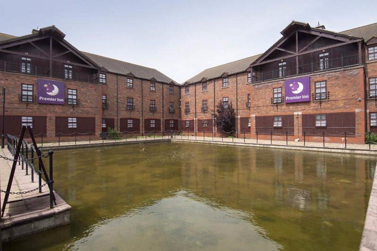 Premier Inn Milton Keynes South West Екстериор снимка