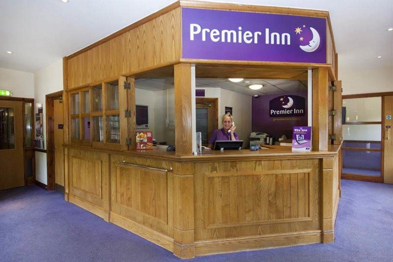 Premier Inn Milton Keynes South West Екстериор снимка