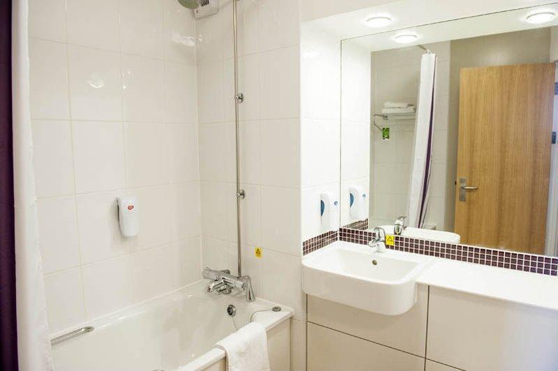 Premier Inn Milton Keynes South West Екстериор снимка